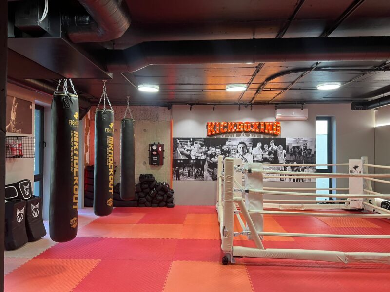 Ring de kickboxing FFK la FightFit